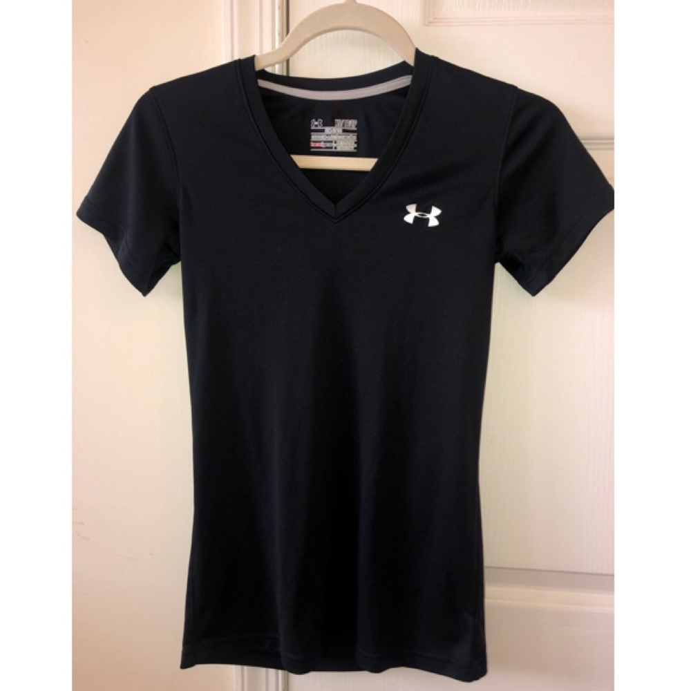 Under Armor black v-neck shirt XS